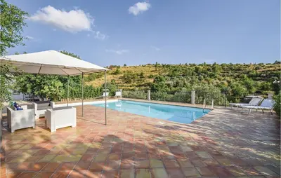 Piscina di 4 Bedroom Stunning Home In Giarratana o nelle vicinanze