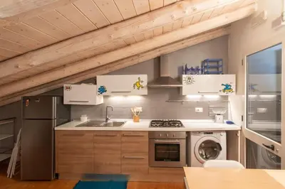 Cucina o angolo cottura di Mansarda Diaz con terrazza a 10 min da Ortigia