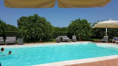 Piscina di Agriturismo Limoneto o nelle vicinanze