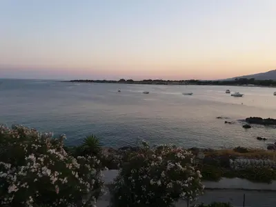 Paesaggio naturale nelle vicinanze della villa
