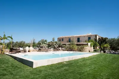 Piscina di Baglio Siciliamo Country House o nelle vicinanze