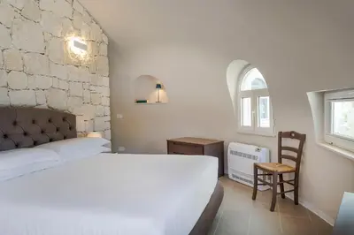 Letto o letti in una camera di Villa del Mito