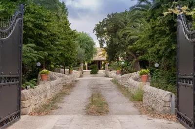 Giardino di Casale Della Contea
