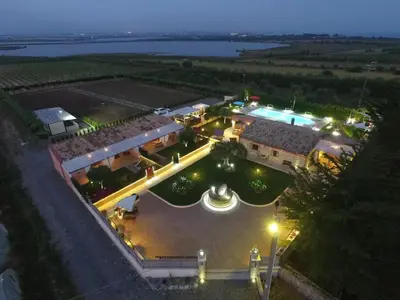 Piscina di ISULATRAVEL - Villa Fenicottero o nelle vicinanze