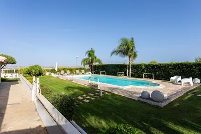 Piscina di ISULATRAVEL - Villa Fenicottero o nelle vicinanze