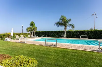 Piscina di ISULATRAVEL - Villa Fenicottero o nelle vicinanze