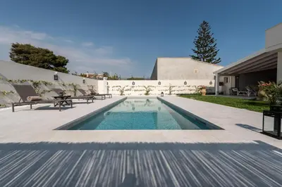 Piscina di ISULATRAVEL - Villa Galene o nelle vicinanze