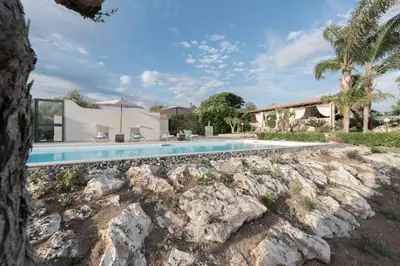 Piscina di ISULATRAVEL - Villa Gloria o nelle vicinanze