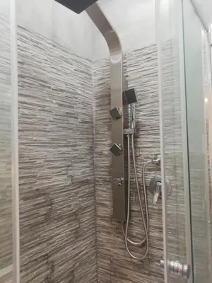 Bagno di Emily House