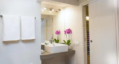 Bagno di Loft moderno Second House Catania 28