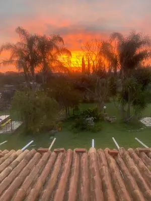 Alba o tramonto visti dall'interno del bed & breakfast o dai dintorni