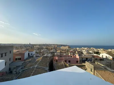 Vista generica sul mare o vista sul mare dall'interno dell'appartamento