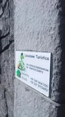 Certificato, attestato, insegna o altro documento esposto da ZazzamitaHouse