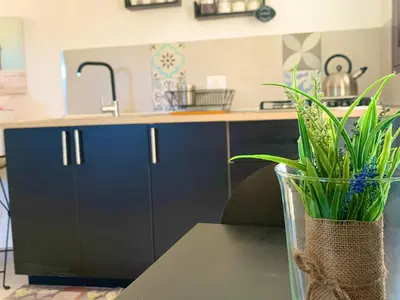 Cucina o angolo cottura di Casa con piscina e vista mare dal giardino