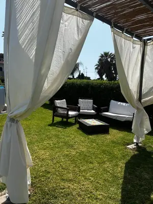 Giardino di Casa con piscina e vista mare dal giardino