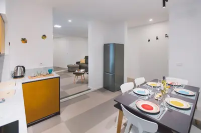 Cucina o angolo cottura di New apartment with patio