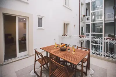 Balcone o terrazza di New apartment with patio