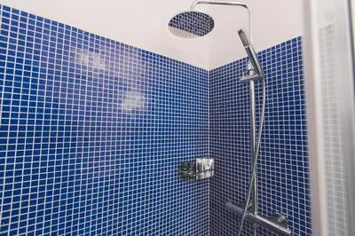 Bagno di New apartment with patio