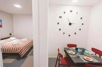 Letto o letti in una camera di Double bedroom apartment across Ortigia