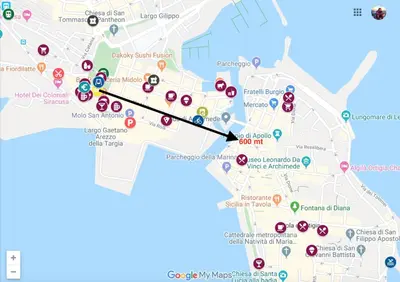 Planimetria di Double bedroom apartment across Ortigia