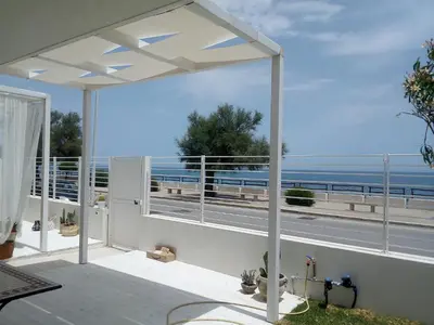 Vista generica sul mare o vista sul mare dall'interno della casa vacanze