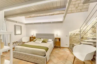Letto o letti in una camera di Mario Leggio 83, gocce di Sicilia