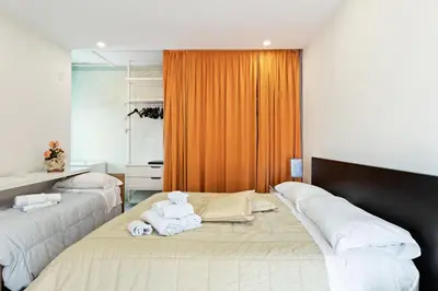 Letto o letti in una camera di GuestHost - Castello Ursino Balcony Apartment x5