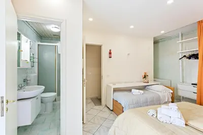 Bagno di GuestHost - Castello Ursino Balcony Apartment x5