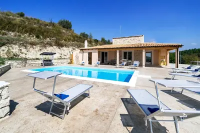 Piscina di Villa Belvedere o nelle vicinanze