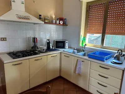 Cucina o angolo cottura di Antonio's villa al mare con vista sull'Etna Vaccarizzo Catania