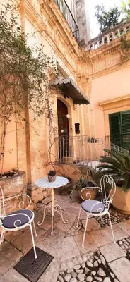 Balcone o terrazza di SUD room Palazzo Rau della Ferla