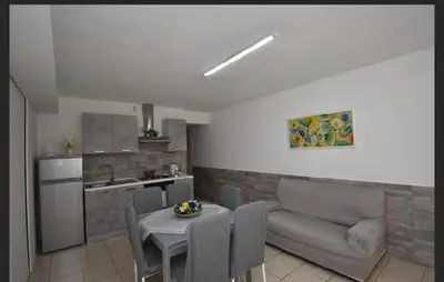 Cucina o angolo cottura di Gray Pearl House
