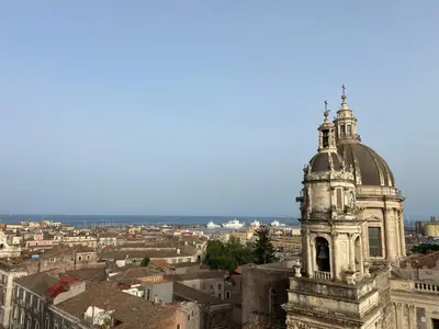 Vista generica sul mare o vista sul mare dall'interno dell'appartamento