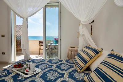 Vista generica sul mare o vista sul mare dall'interno della casa vacanze