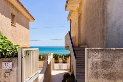 Vista generica sul mare o vista sul mare dall'interno della casa vacanze