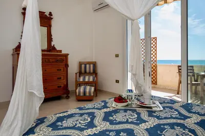 Vista generica sul mare o vista sul mare dall'interno della casa vacanze