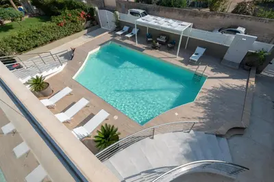 Piscina di Villa Livia - IsulaTravel o nelle vicinanze