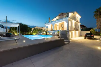 Piscina di Villa Livia - IsulaTravel o nelle vicinanze
