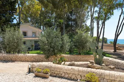 Paesaggio naturale nelle vicinanze della villa