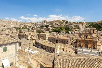 Vista generica su Modica o vista sulla città dall'interno dell'appartamento