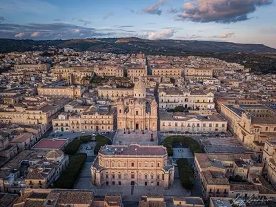 Vista generica su Noto o vista sulla città dall'interno dell'appartamento