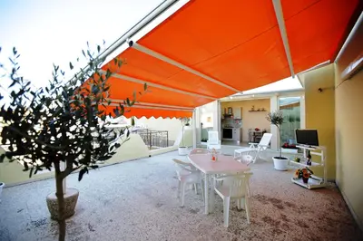 Ristorante o altro punto ristoro di RE SOLE CASE VACANZE - Esclusivo Attico M A R T E con spaziosissima terrazza solarium attrezzata