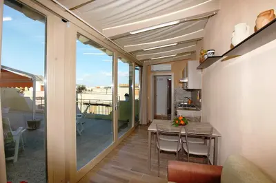 Balcone o terrazza di RE SOLE CASE VACANZE - Esclusivo Attico M A R T E con spaziosissima terrazza solarium attrezzata