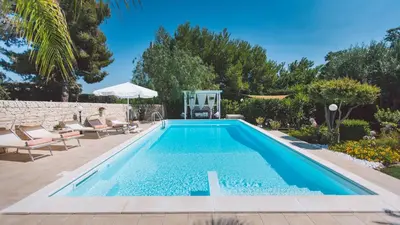 Piscina di VILLA FERRADINA 4&2, Emma Villas o nelle vicinanze