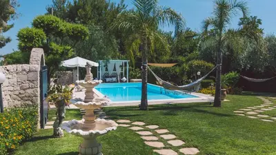 Piscina di VILLA FERRADINA 4&2, Emma Villas o nelle vicinanze