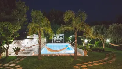 Piscina di VILLA FERRADINA 4&2, Emma Villas o nelle vicinanze