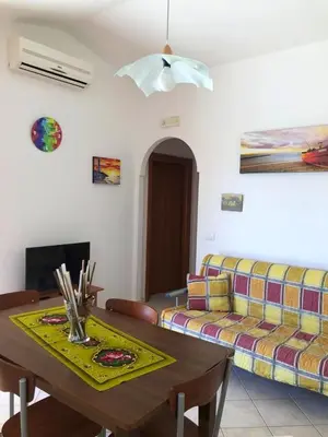 TV o dispositivi per l'intrattenimento presso Charming apartment in Lido di Noto with fenced garden