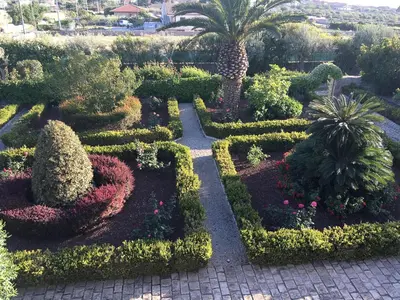 Giardino di Villa Scarlet con piscina privata