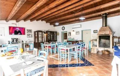 TV o dispositivi per l'intrattenimento presso 4 Bedroom Stunning Home In Arenella