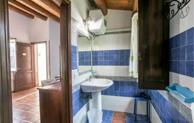 Bagno di 4 Bedroom Stunning Home In Arenella